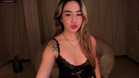 Snapshot of anniemonroe1 chatting on 11.04.25 Annie Monroe online show from 11.04.25