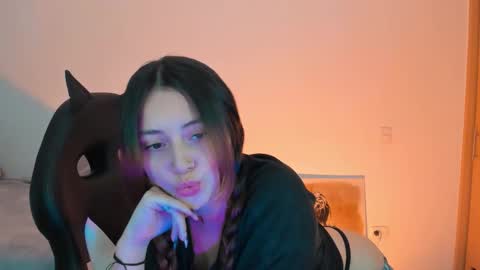 Annie online show from 11.27.25