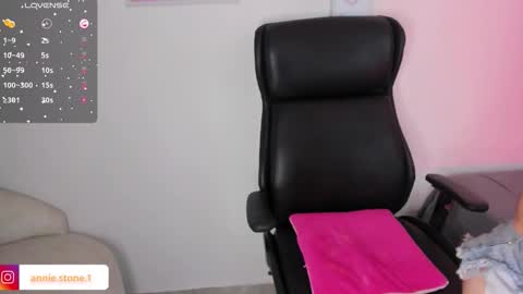 Snapshot of anniestone_ chatting on 02.18.26 ANNIE online show from 02.18.26