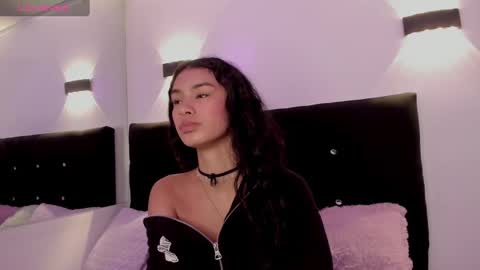 Annie Evans  online show from 09.26.25