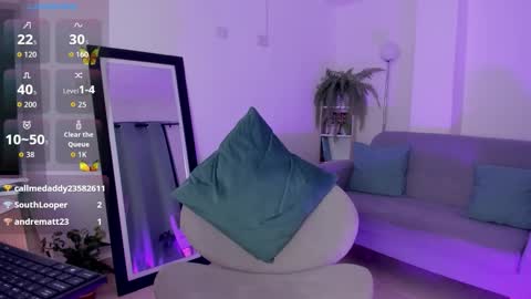 Snapshot of anntoniawood chatting on 11.19.25 Anntonia Woods online show from 11.19.25