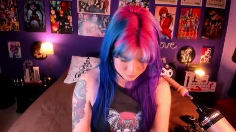 Snapshot of anny_cross chatting on 01.14.25 Paty online show from 01.14.25