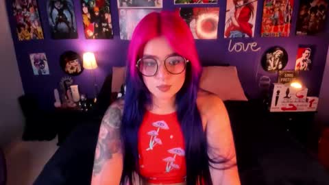 Snapshot of anny_cross chatting on 10.07.25 Paty online show from 10.07.25