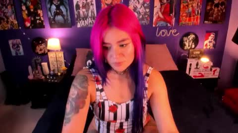 Snapshot of anny_cross chatting on 10.15.25 Paty online show from 10.15.25