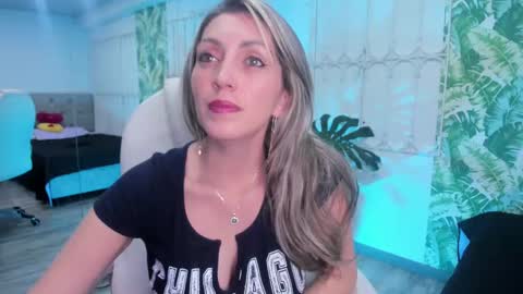 Snapshot of anny_sweet72 chatting on 09.19.25 Anny online show from 09.19.25