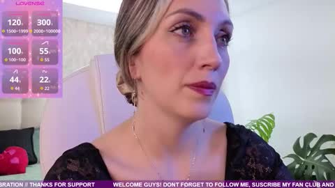 Snapshot of anny_sweet72 chatting on 11.29.25 Anny online show from 11.29.25