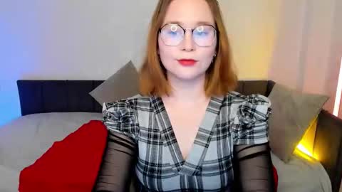 Snapshot of anny_twelvetrees chatting on 11.19.25 Anny online show from 11.19.25