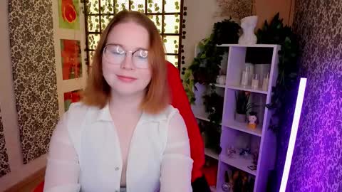 Snapshot of anny_twelvetrees chatting on 11.26.25 Anny online show from 11.26.25