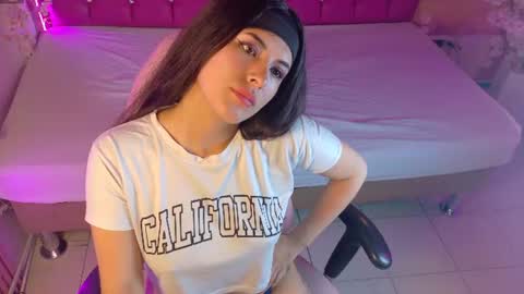 annybeckerr_ online show from 07.10.26