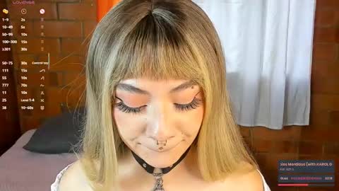 Snapshot of annycolin chatting on 02.11.25 Anny IG online show from 02.11.25