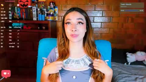 Snapshot of annycolin chatting on 11.06.25 Anny IG online show from 11.06.25