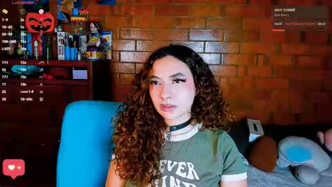 Snapshot of annycolin chatting on 11.11.25 Anny IG online show from 11.11.25