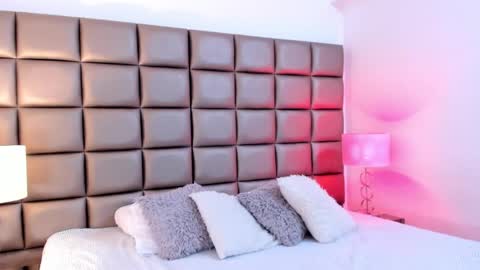 Snapshot of annyhizzle chatting on 02.03.25 online show from 02.03.25