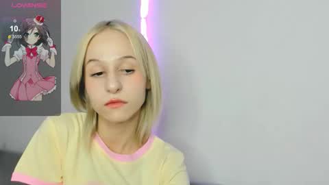 Snapshot of annyme0w chatting on 11.18.25 annymeow online show from 11.18.25