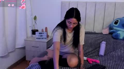 Snapshot of annyroberts_89 chatting on 10.27.25 Anny online show from 10.27.25