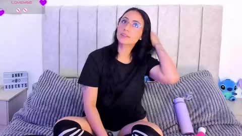 Snapshot of annyroberts_89 chatting on 11.14.25 Anny online show from 11.14.25