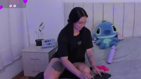 Snapshot of annyroberts_89 chatting on 11.23.25 Anny online show from 11.23.25