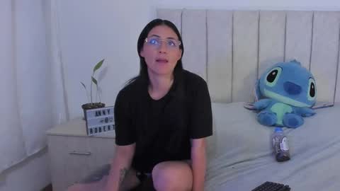 Snapshot of annyroberts_89 chatting on 11.25.25 Anny online show from 11.25.25