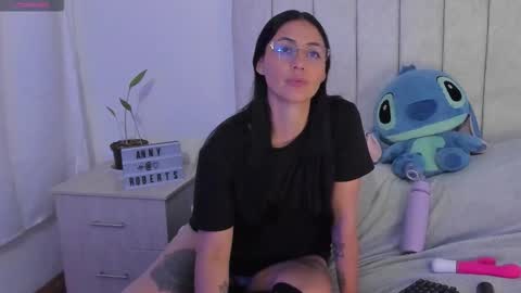 Snapshot of annyroberts_89 chatting on 11.28.25 Anny online show from 11.28.25