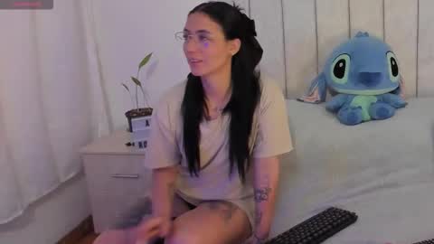 Snapshot of annyroberts_89 chatting on 11.29.25 Anny online show from 11.29.25