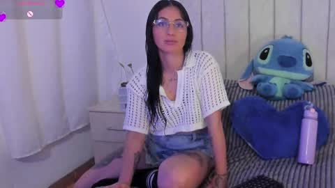 Snapshot of annyroberts_89 chatting on 12.19.25 Anny online show from 12.19.25