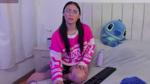 Snapshot of annyroberts_89 chatting on 12.21.25 Anny online show from 12.21.25