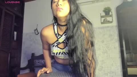 Snapshot of annyrouse222 chatting on 10.23.25 dani online show from 10.23.25