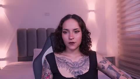 Snapshot of annythomsonn chatting on 12.22.25 AnnyT online show from 12.22.25