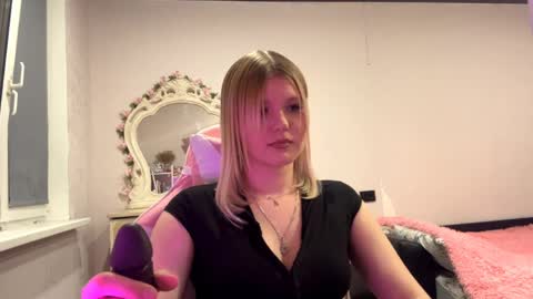 Snapshot of annyvibess chatting on 05.17.26 annyvibess online show from 05.17.26