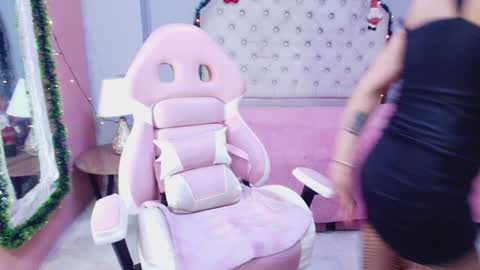 AnnyXhot online show from 12.18.24