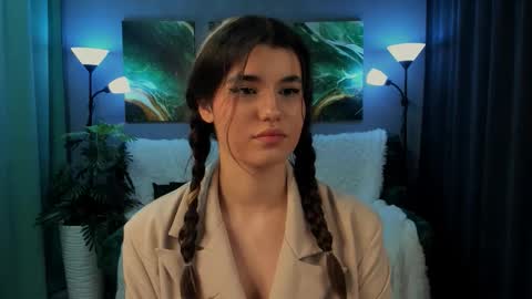 Anora online show from 09.14.25