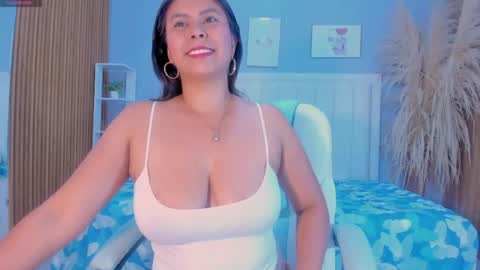 anthonella  online show from 04.14.26