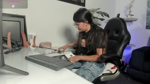   online show from 04.08.26