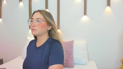 Snapshot of antonella_cutie_ chatting on 02.12.25 A N T O N E L L A online show from 02.12.25