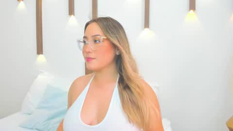 Snapshot of antonella_cutie_ chatting on 02.20.25 A N T O N E L L A online show from 02.20.25