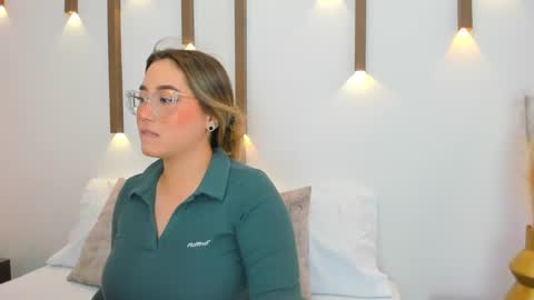 Snapshot of antonella_cutie_ chatting on 03.03.25 A N T O N E L L A online show from 03.03.25