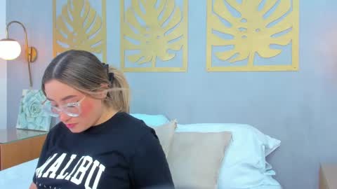 Snapshot of antonella_cutie_ chatting on 03.12.25 A N T O N E L L A online show from 03.12.25