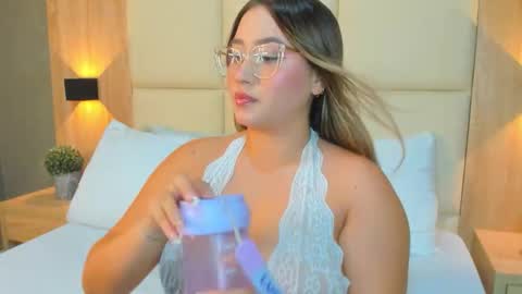 A N T O N E L L A  online show from 01.08.26