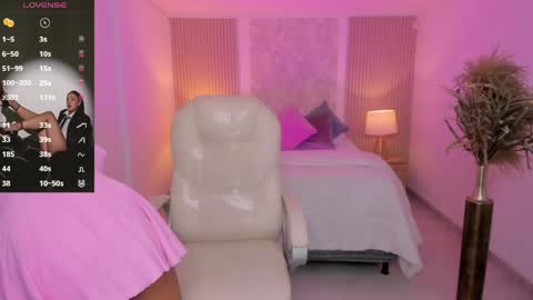 Snapshot of antonella_grayy chatting on 04.25.26 Antonella Grayy online show from 04.25.26