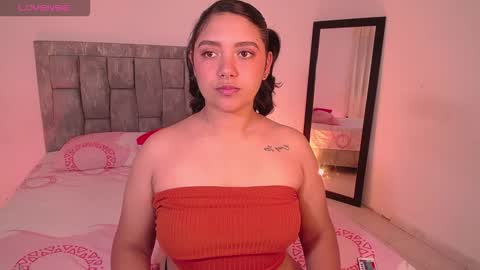 Snapshot of antonella_hot_x chatting on 11.13.25 Antonella online show from 11.13.25