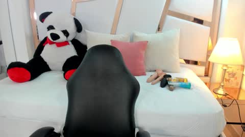 Antonella Moon 7 online show from 02.19.26