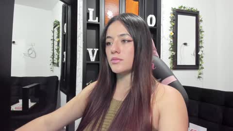 Snapshot of antonella_naughty1 chatting on 12.03.24 antonella online show from 12.03.24