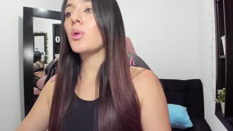 Snapshot of antonella_naughty1 chatting on 01.27.25 antonella online show from 01.27.25