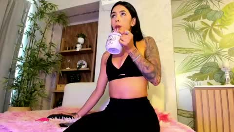 Snapshot of antonella_rossi24 chatting on 04.30.26 Antonella Rossi online show from 04.30.26