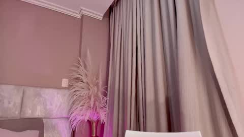 AntonellaHall  online show from 03.25.26