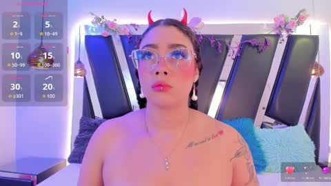 A N T O N E L L E  online show from 04.10.26