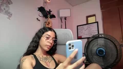 Snapshot of antoniabloom chatting on 09.10.25 Antonia online show from 09.10.25