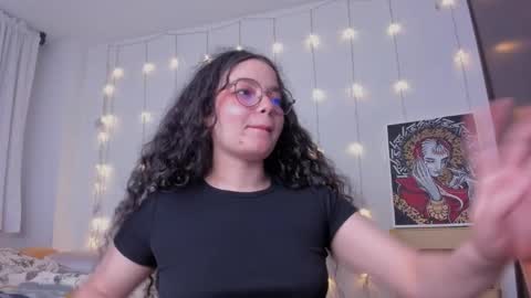 Snapshot of antoniart_ chatting on 03.05.25 Antonia online show from 03.05.25