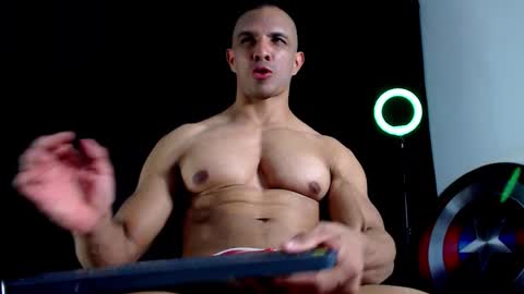 Instagram miguelangel1802  online show from 09.25.25