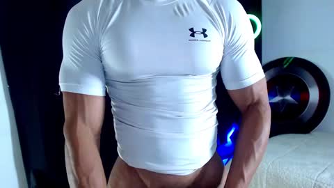 Instagram miguelangel1802  online show from 09.29.25